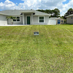 Lawn Maintenance in Northport, FL (1)